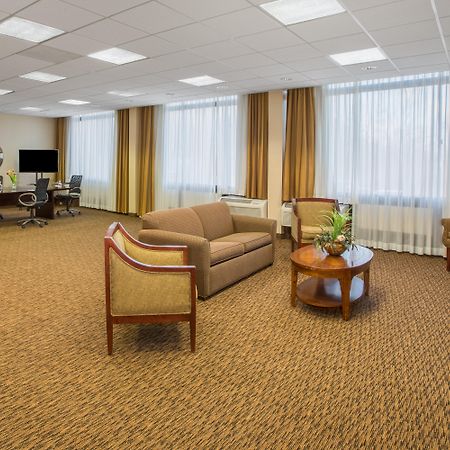 Crowne Plaza Cleveland Airport By Ihg Hotel Middleburg Heights Exterior photo