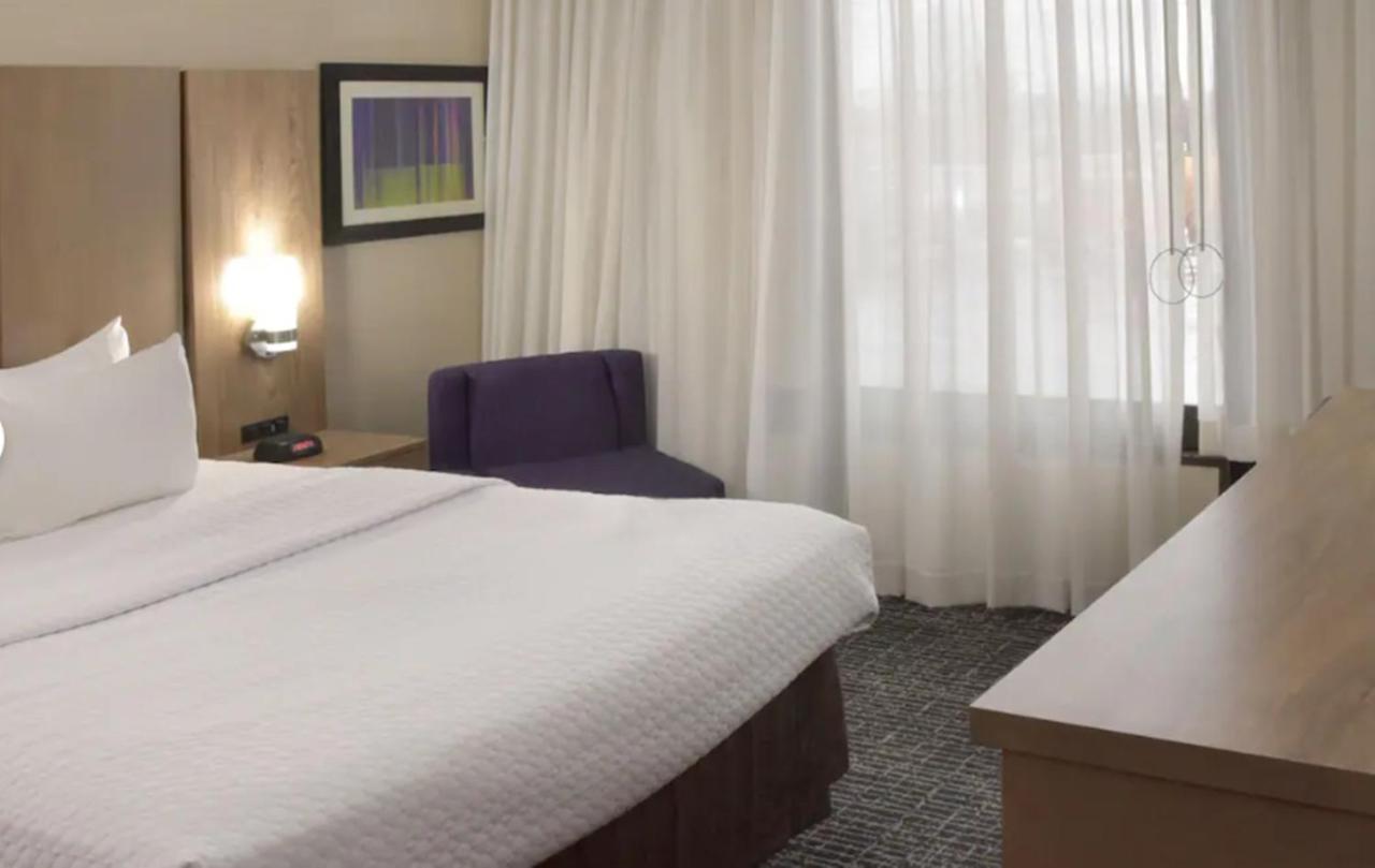 Crowne Plaza Cleveland Airport By Ihg Hotel Middleburg Heights Exterior photo