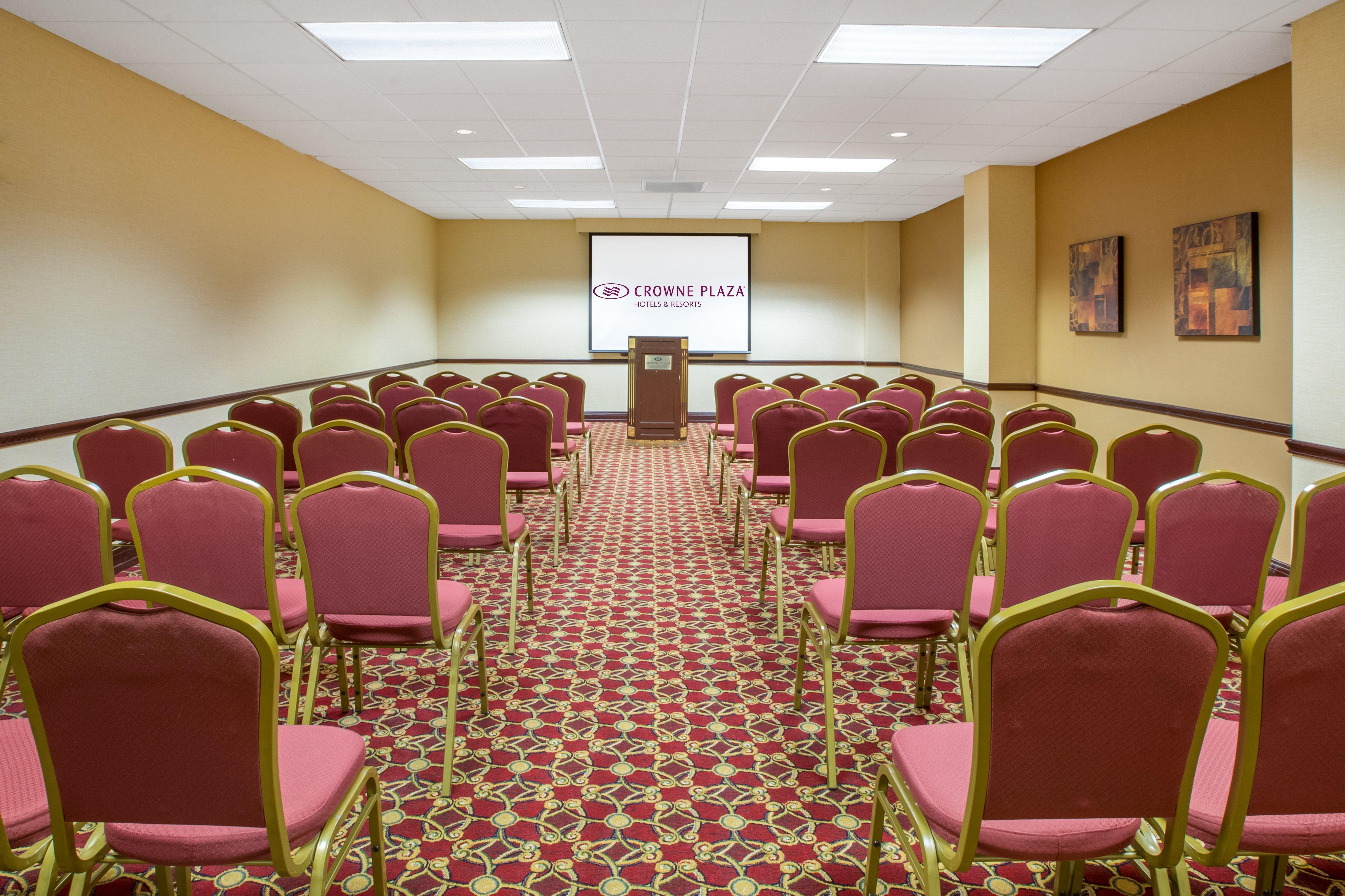 Crowne Plaza Cleveland Airport By Ihg Hotel Middleburg Heights Exterior photo