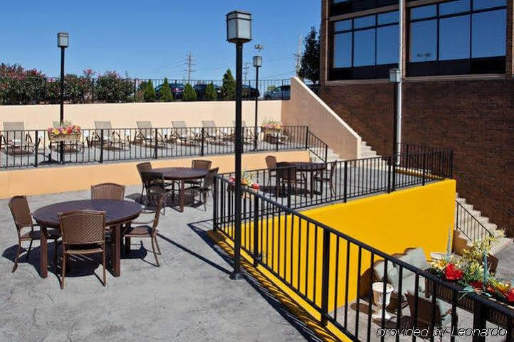 Crowne Plaza Cleveland Airport By Ihg Hotel Middleburg Heights Exterior photo